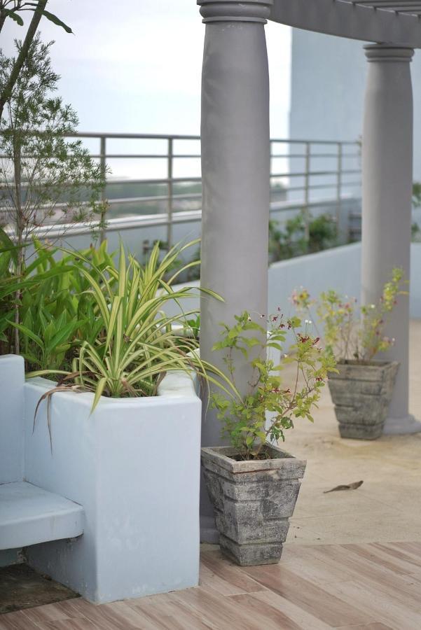 Quince Studio W/ Balcony Orochi Staycation Ph At Loop Tower Cdo Cagayan de Oro Ngoại thất bức ảnh